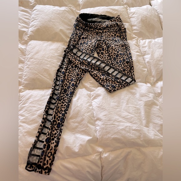 Victoria's Secret Pants - Victoria secret knockout legging